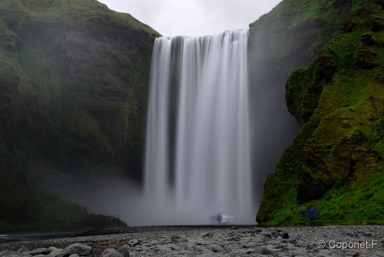 001 Islande 2009.jpg - Skogafoss tard le soir